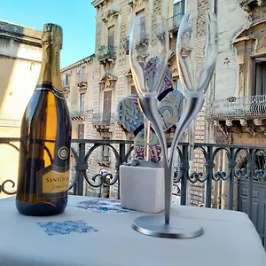 https://casa-emanuele-catania.taorminaitalyhotels.com