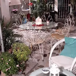 https://casa-turi-catania.taorminaitalyhotels.com