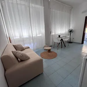 https://filipps-apartment.hotelsalgherosardinia.com